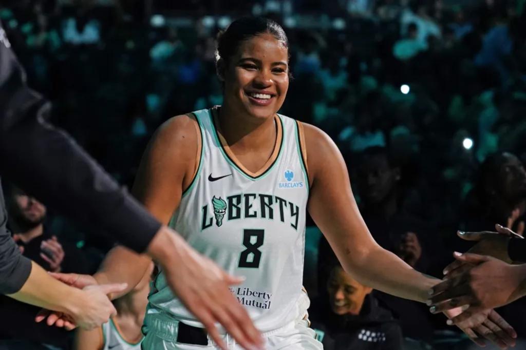 Nyara Sabally는 First WNBA Start에서 부상당한 Jonquel Jones 대신에 잘 연주됩니다.