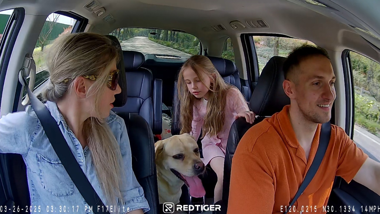 Redtiger F17 Elite Dash Cam으로 도로에서 가족을 보호하십시오.