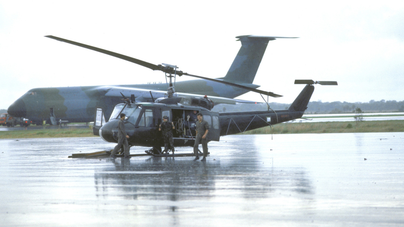 헬리콥터가 빗속에서 날아갈 수 있습니까?