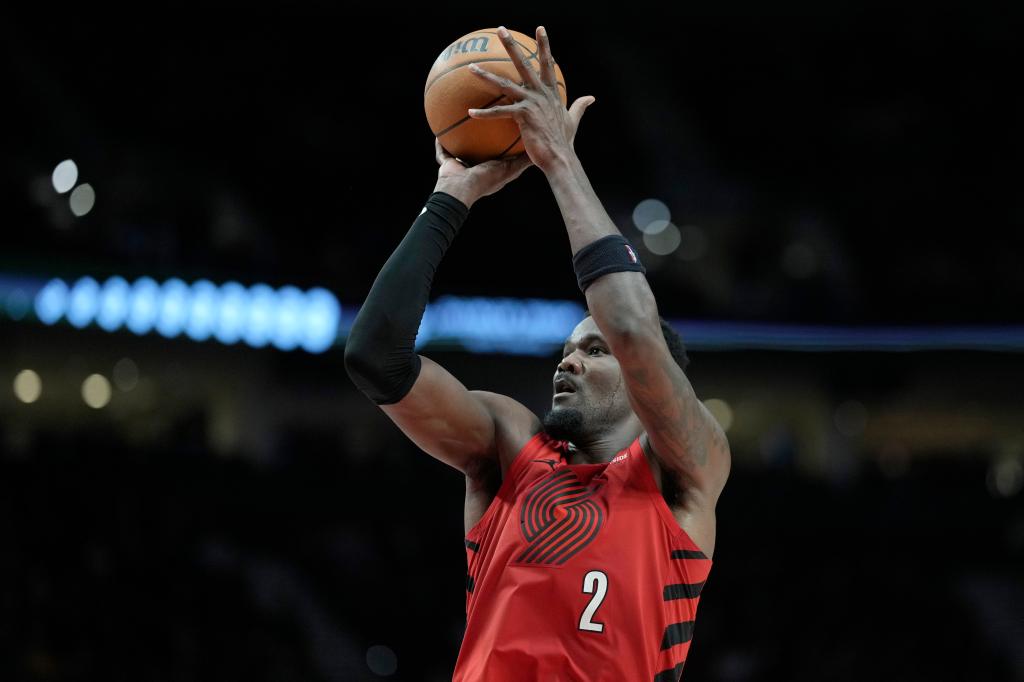 DeAndre Ayton은 놀라운 트레일 블레이저스 매수 후 무료 대행사로 향했습니다.