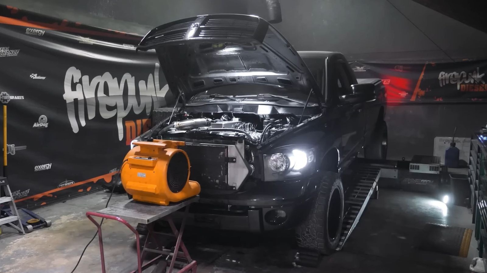 Firepunk Diesel과 Cummins 제품 또는 서비스를 제공하는 사람은 누구입니까?