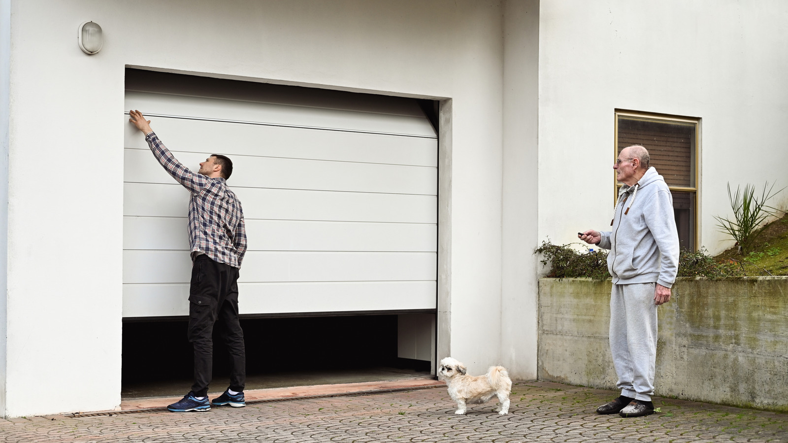 시원한 차고를위한이 달러 트리 핵은 아마도 효과가 있지만 우리는 Pros 'Way를 고수 할 것입니다.
