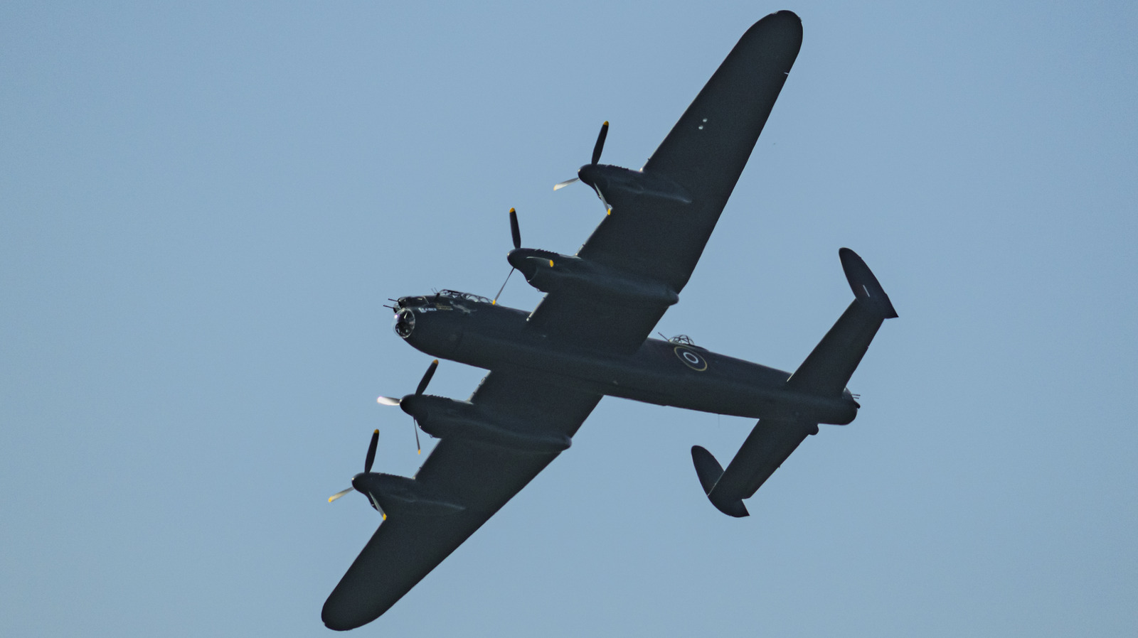 더 많은 프로펠러 블레이드가 비행기의 최고 속도를 의미하지 않는 이유