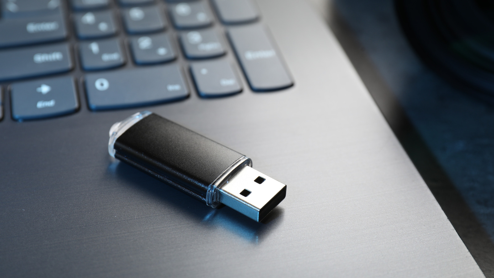 브랜드가없는 USB 구매의 위험은 아마존에서 드러납니다