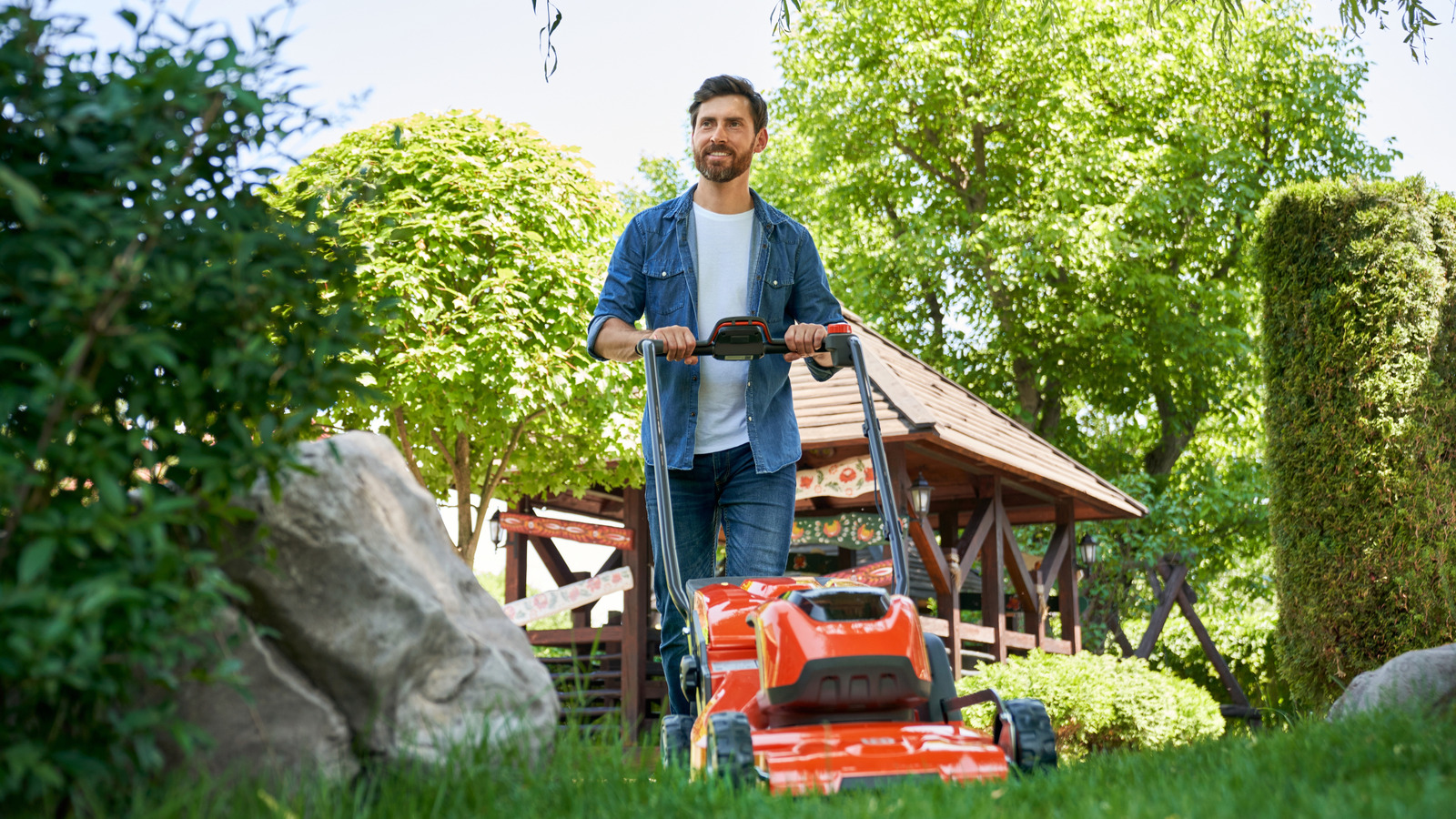 잔디 깎는 기계가 젖을 수 있습니까? 여기에 알아야 할 내용이 있습니다
