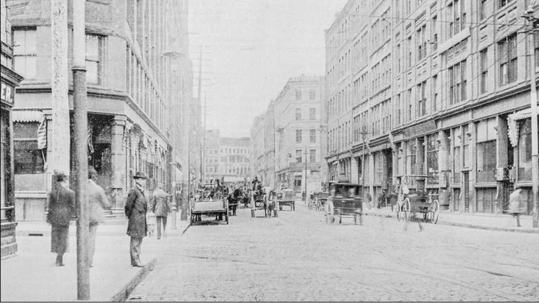 미국 보스턴, 매사추세츠 주 흑백 사진 도로에 마차가있는 미국