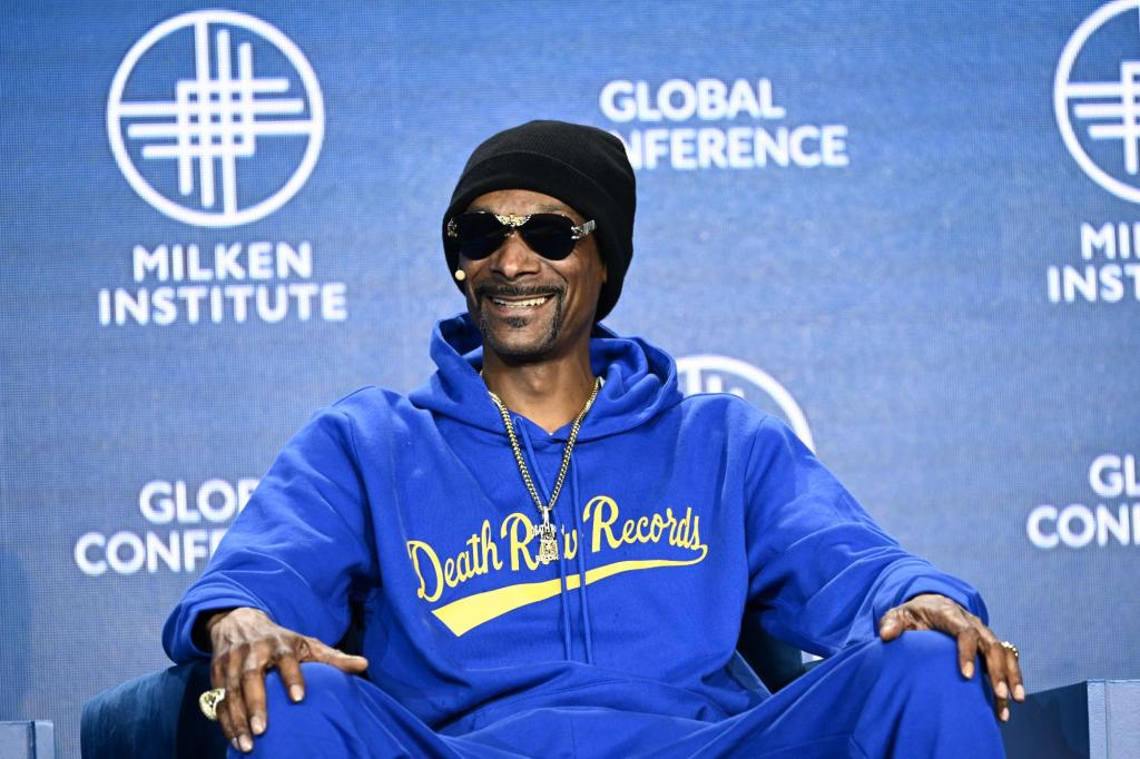 Snoop Dogg는 Welsh Soccer Club Swansea의 공동 소유자가되었습니다
