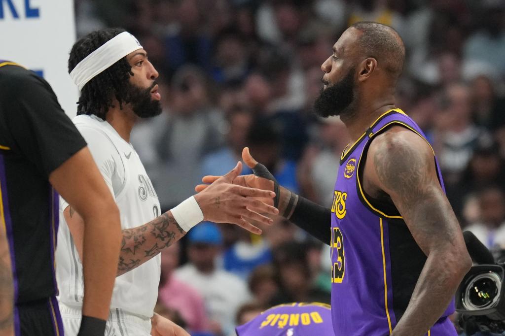 LeBron James Mavericks 무역 소문이 스포츠 북이 거래 할 확률을 높이면서 평가합니다.