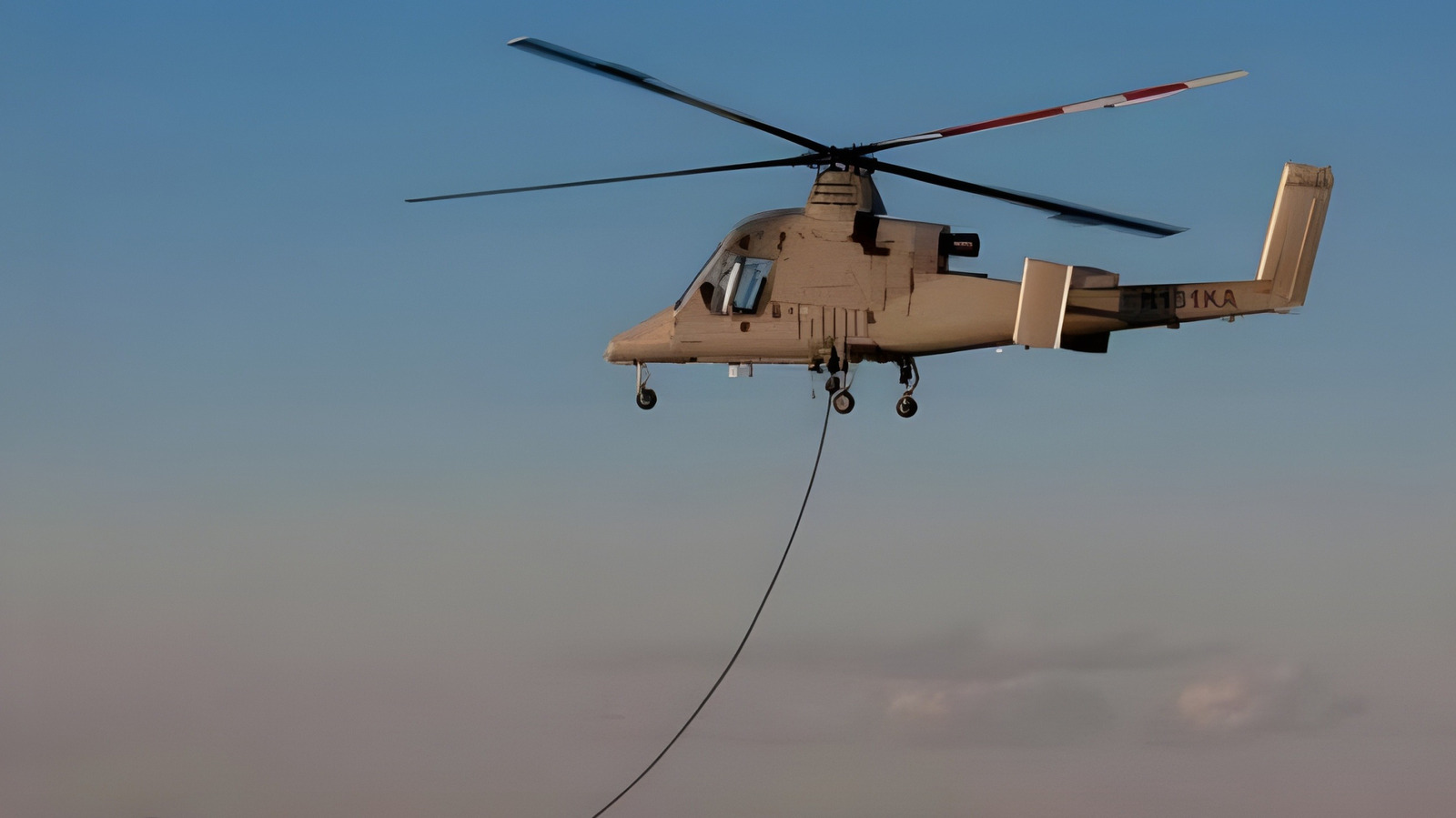 그렇습니다. 자체 비행 헬리콥터가 존재합니다. 여기에 그들이 작동하는 방법이 있습니다
