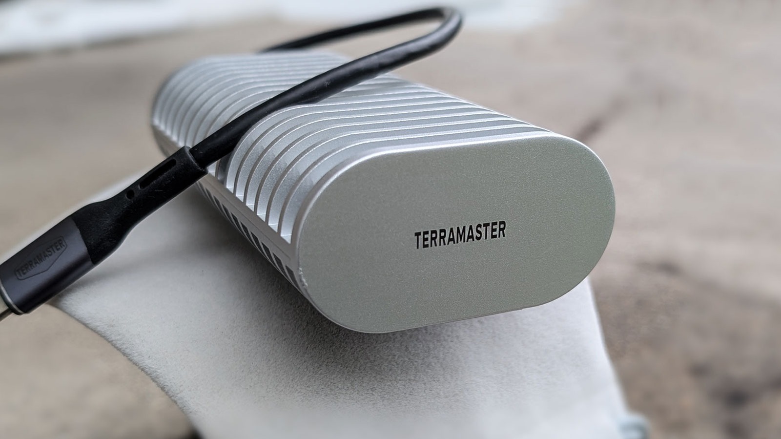 Terramaster D1 SSD Plus USB4 SSD 인클로저는 프로 스피드를 간단하게 만듭니다.