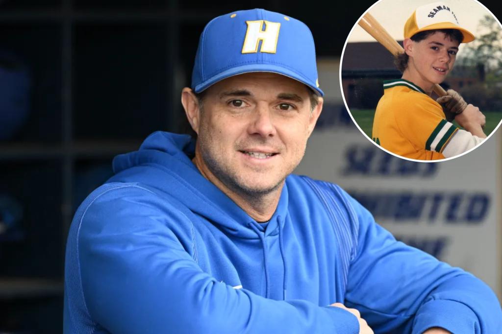 Hofstra 야구 코치 코치는 세인트 제임스 스미스 타운의 LLWS 런