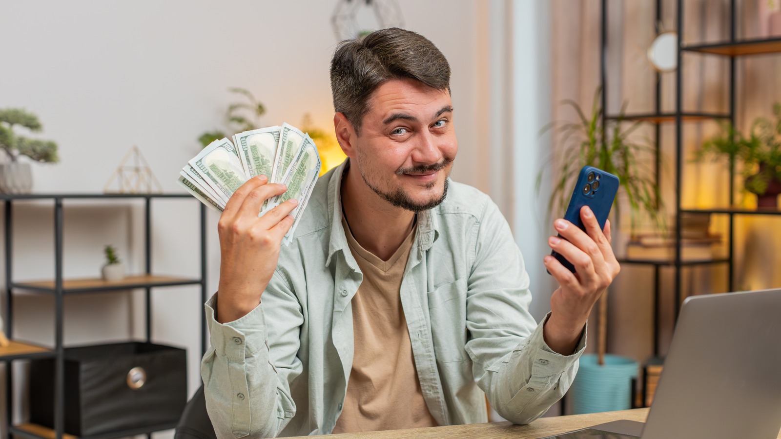 여전히 구매할 가치가있는 최고의 예산 친화적 인 스마트 폰 5 개