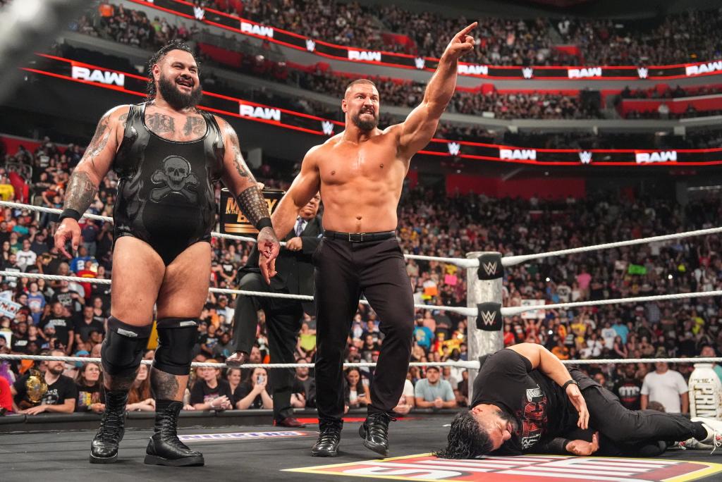 WWE의 Bron Breakker는 Roman Reigns Beatdown과 분명합니다