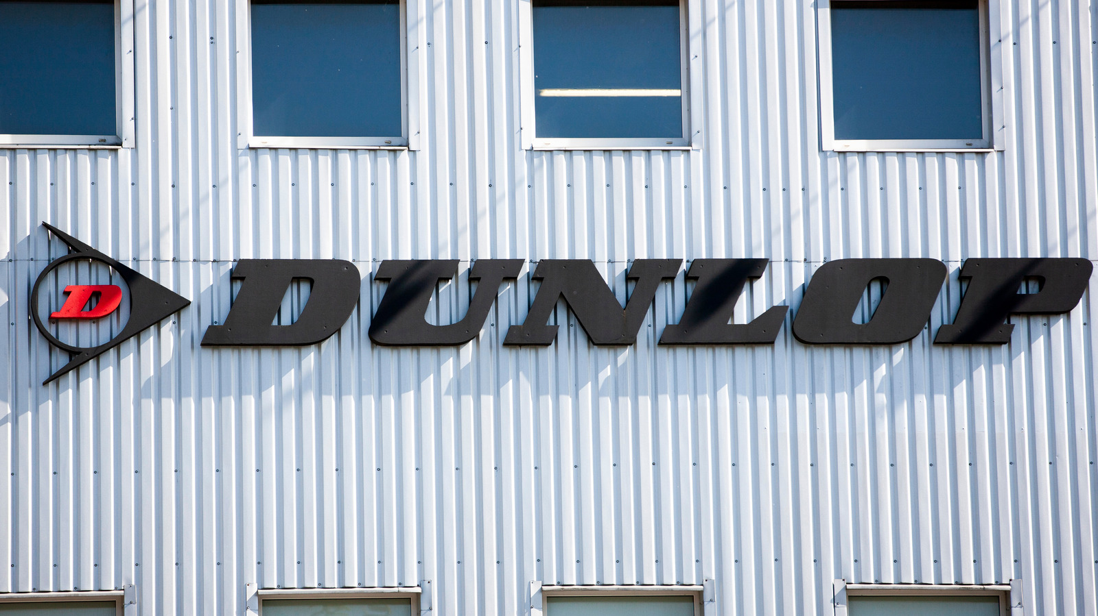 Dunlop과 Goodyear 타이어는 같은 공장에서 만들어 졌습니까?