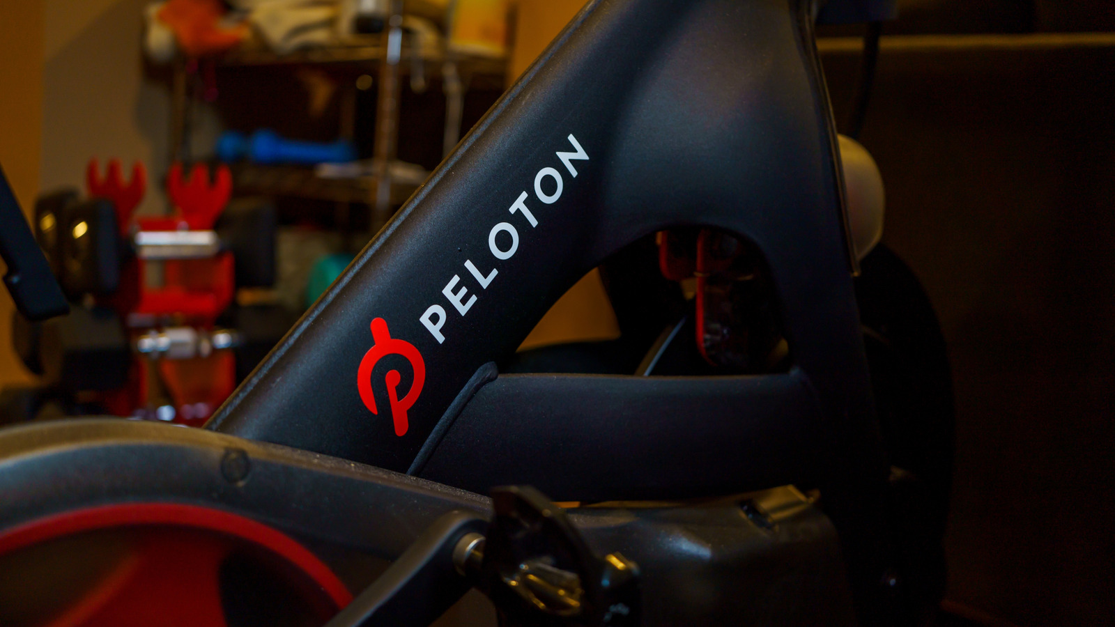 예, Peloton에서 Netflix를 볼 수 있습니다. 작동하는 방법은 다음과 같습니다.