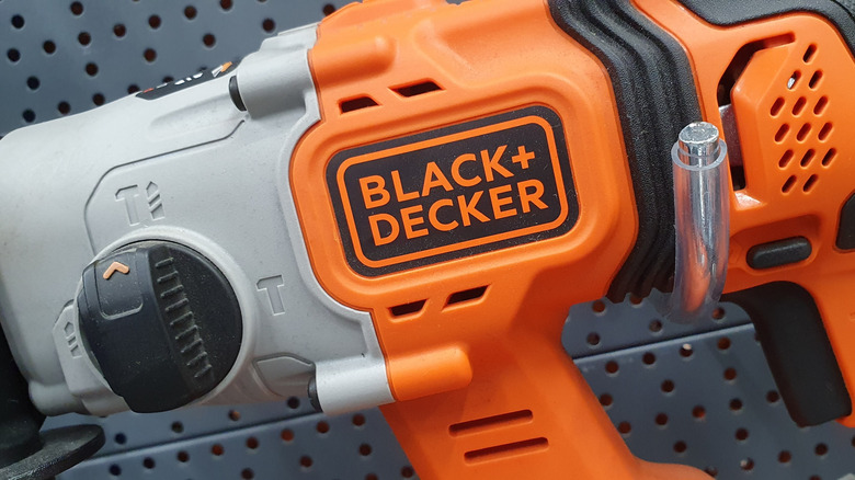 검은 색과 데커 도구