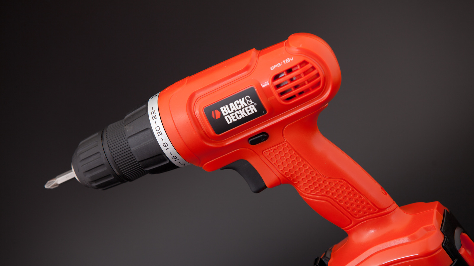 도구 또는 기기가 끊어지면 교체 부품에 대해 Black 및 Decker에 연락하는 방법