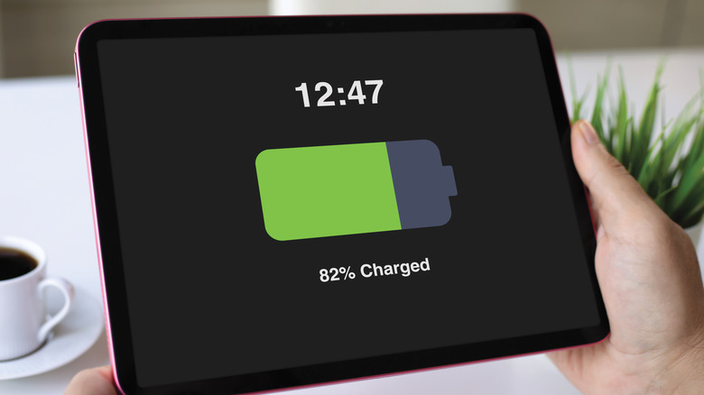 태블릿은 82%로 청구됩니다.