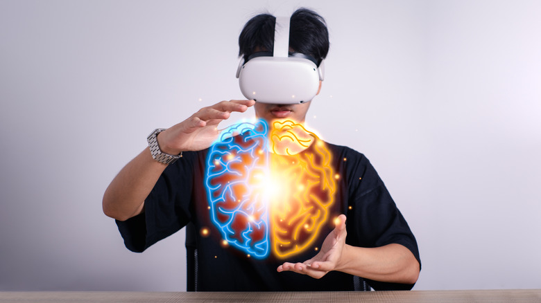 디지털 뇌 이미지가있는 VR 헤드셋을 착용 한 사람