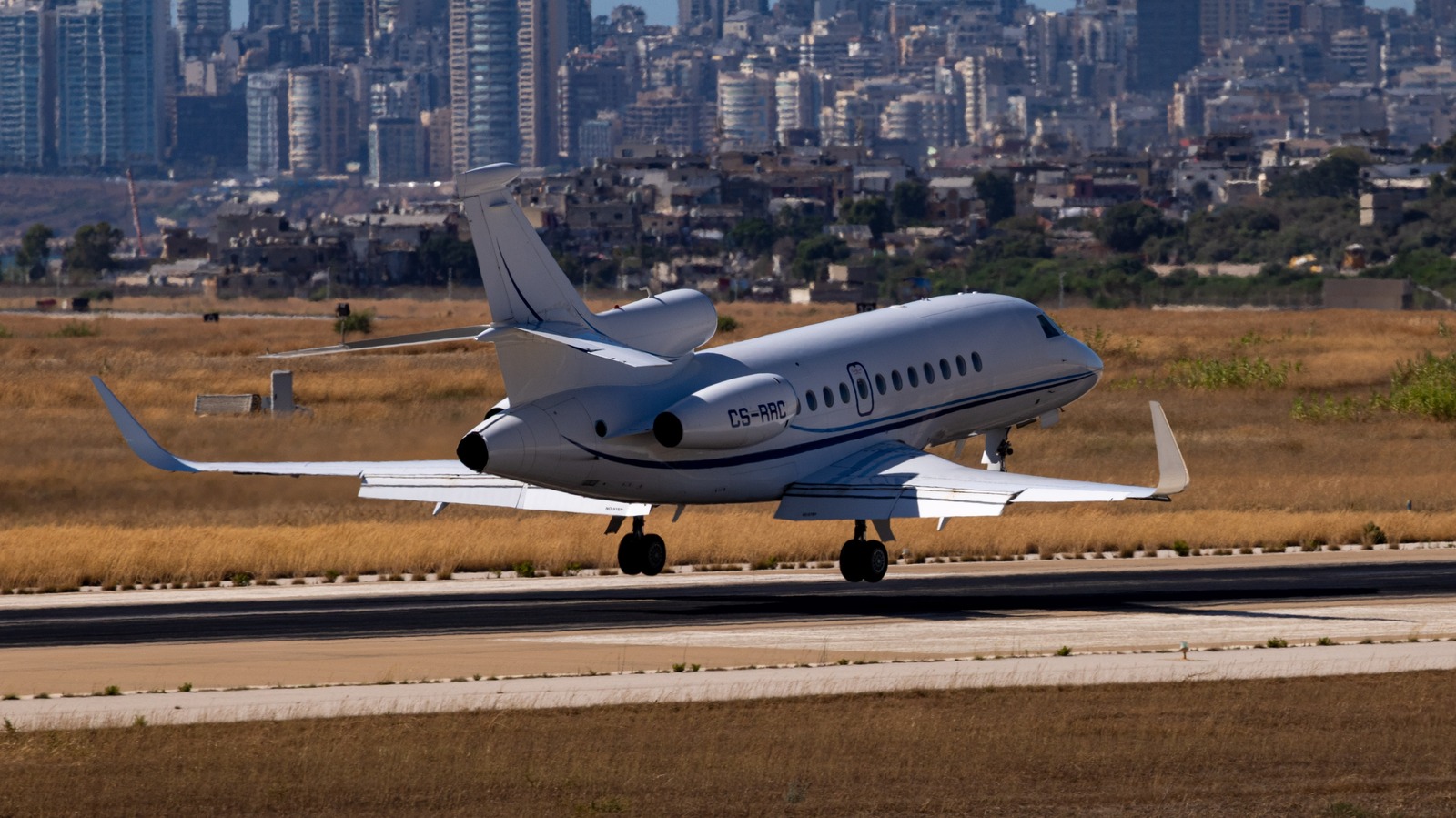 Taylor Swift의 개인 제트기 : $ 54m Dassault Falcon에 대한 세부 사항