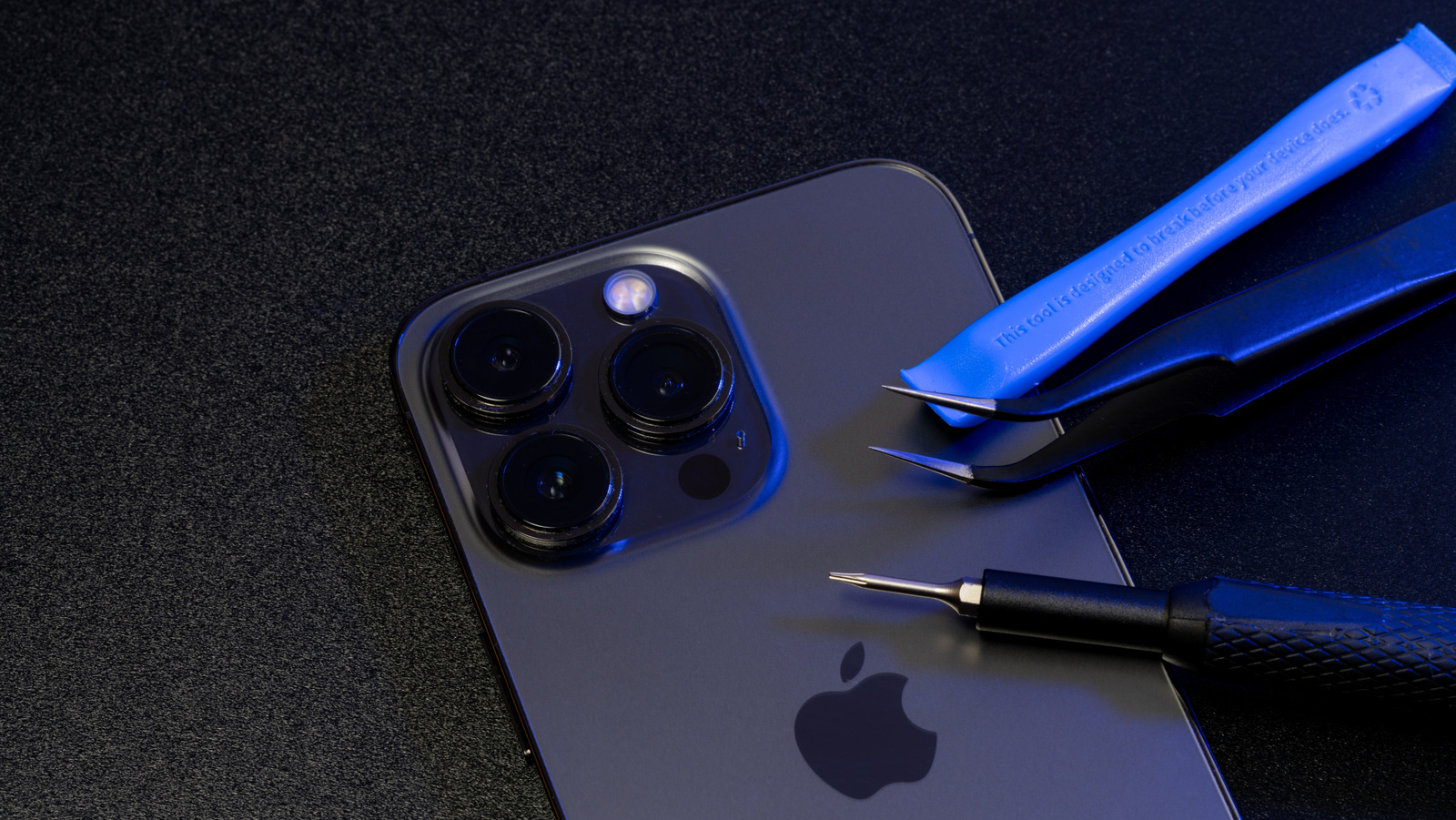 수리하기 가장 어려운 현대 iPhone (IFIXIT에 따르면)