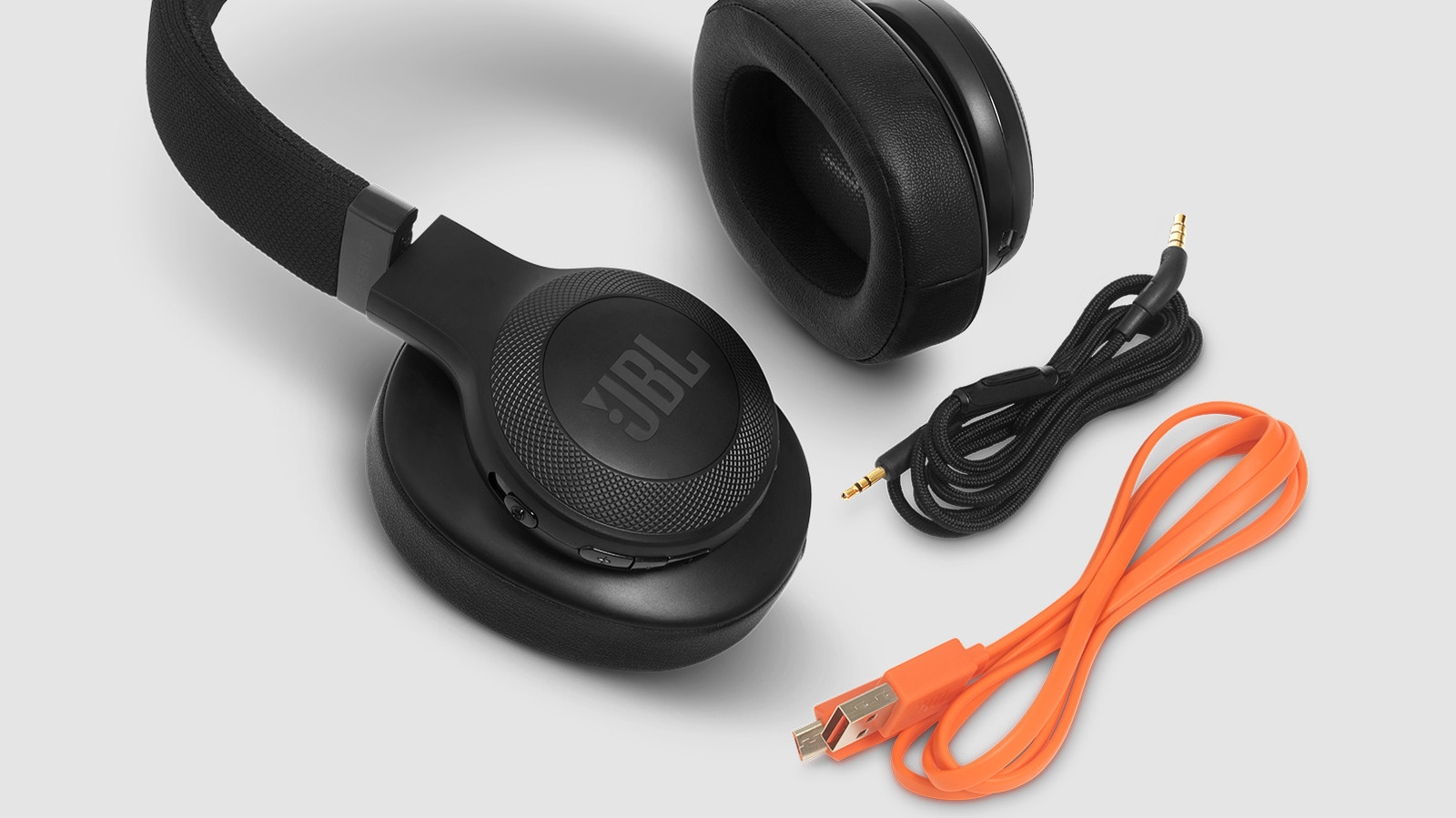 JBL 헤드폰이 충전하지 않는 이유 (그리고 그것을 고치는 방법)