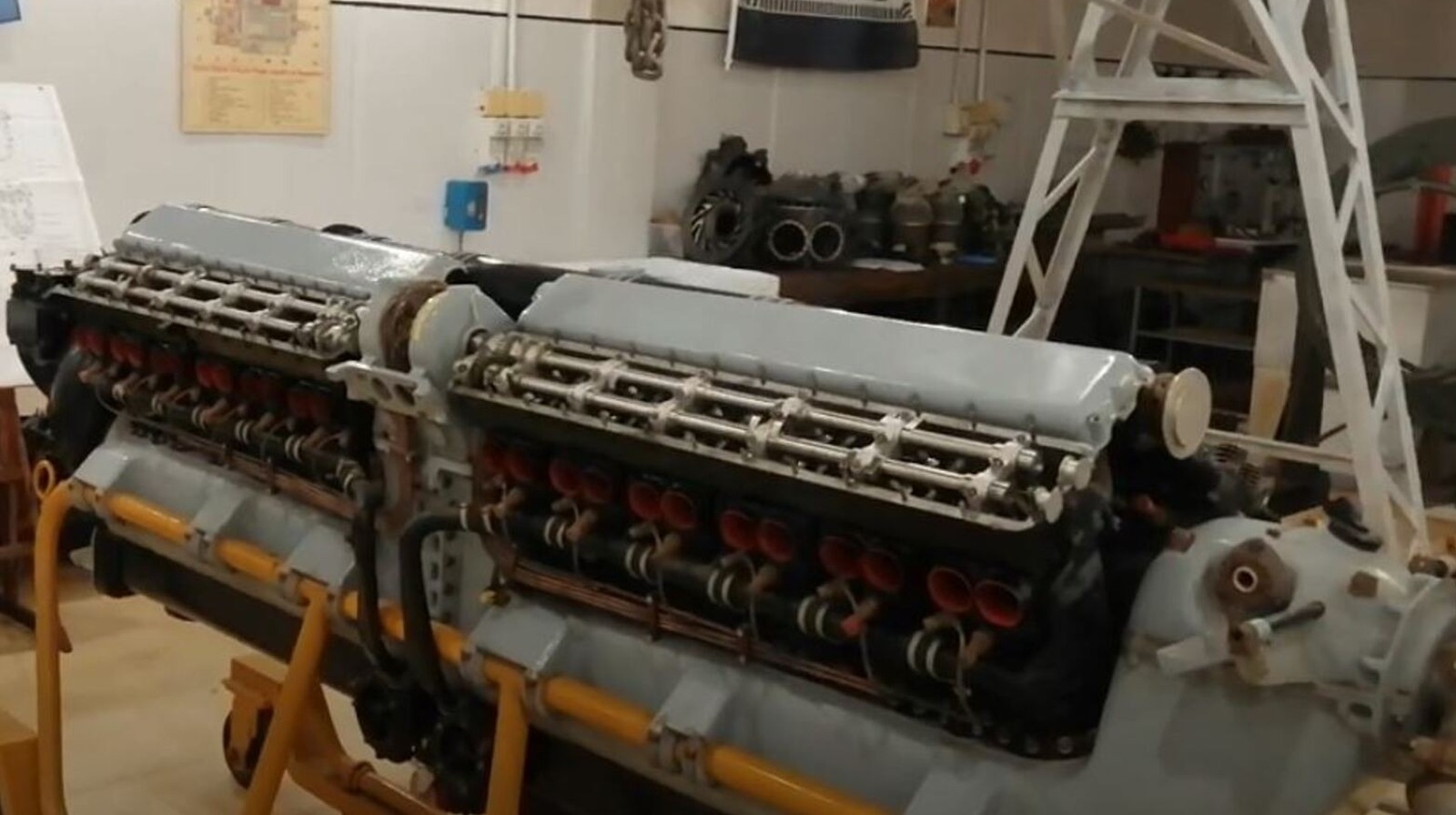 v24 엔진 : 얼마나 많은 전력을 만들 수 있고 어떻게 사용 되었습니까?