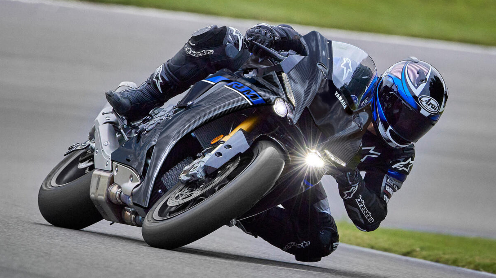 야마하 오토바이를 타는 것은 무엇입니까? 라이더의 말은 다음과 같습니다