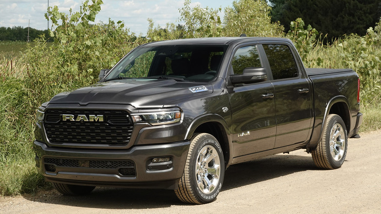 2026 RAM 1500 HEMI V8 ETORQUE 전선 3/4