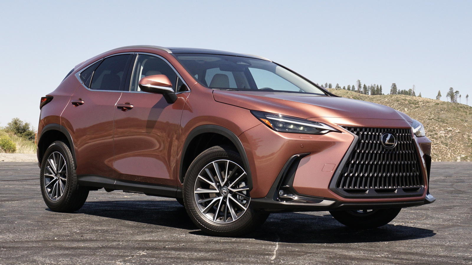 Lexus NX 350H는 사치와 경제를 제공하지만 일부 운전자는 다른 곳에서 봐야합니다.