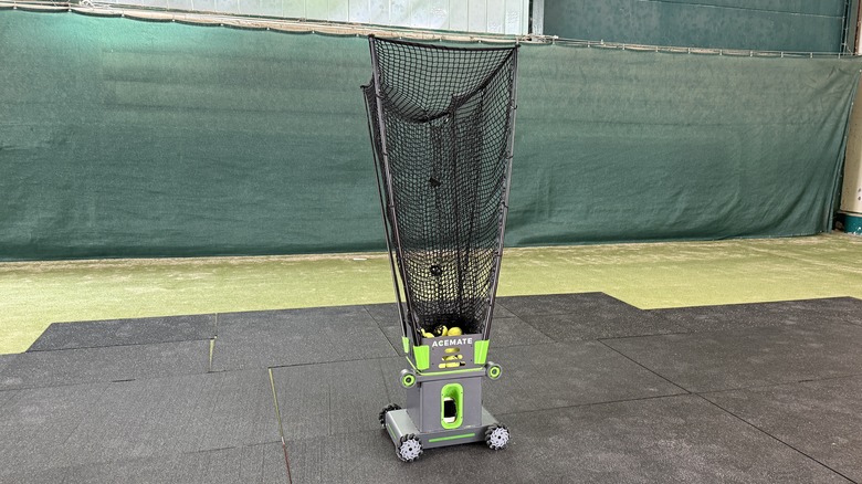 테니스 코트의 아세 패스트 로봇