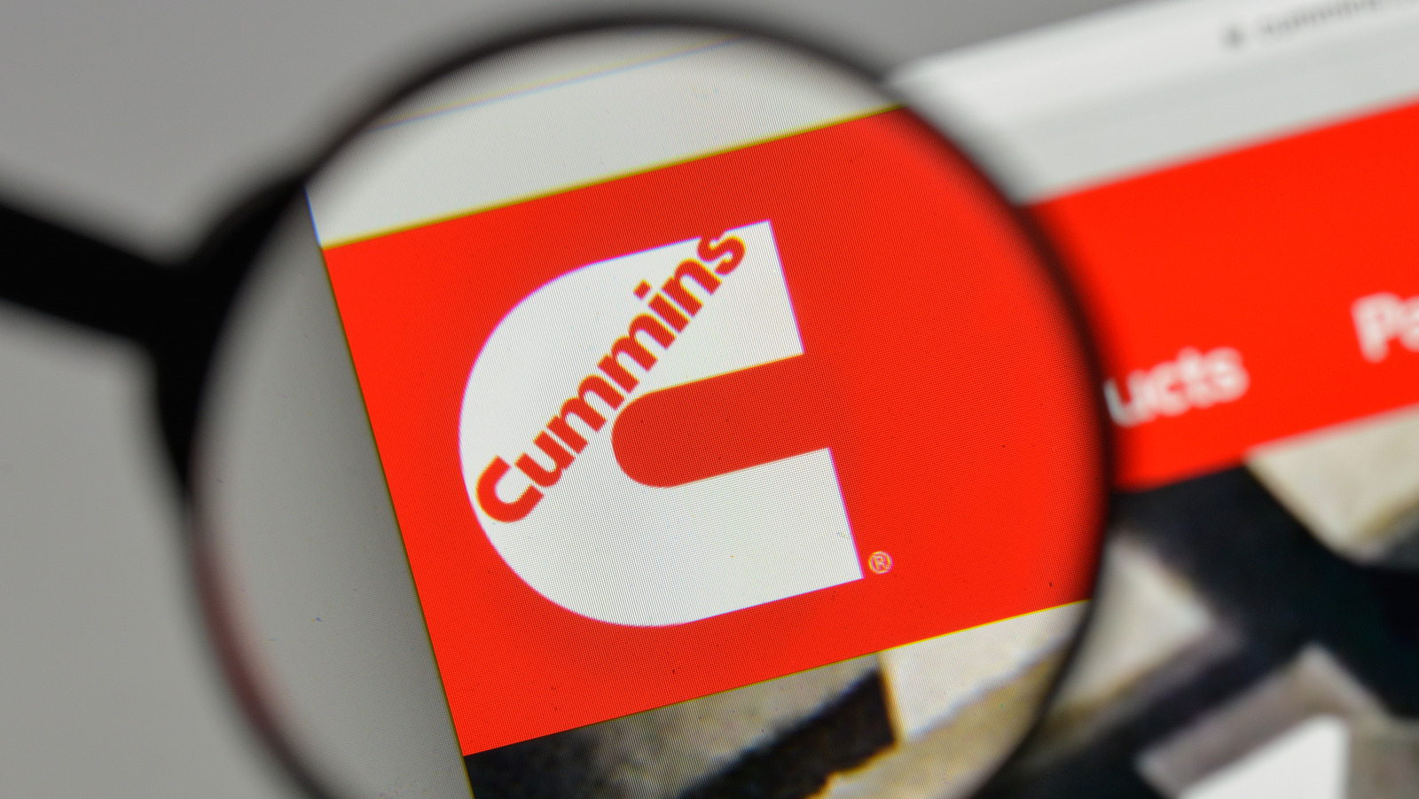 예, Cummins는 전송을 구축하지만 픽업 트럭에 하나를 넣을 수는 없습니다.