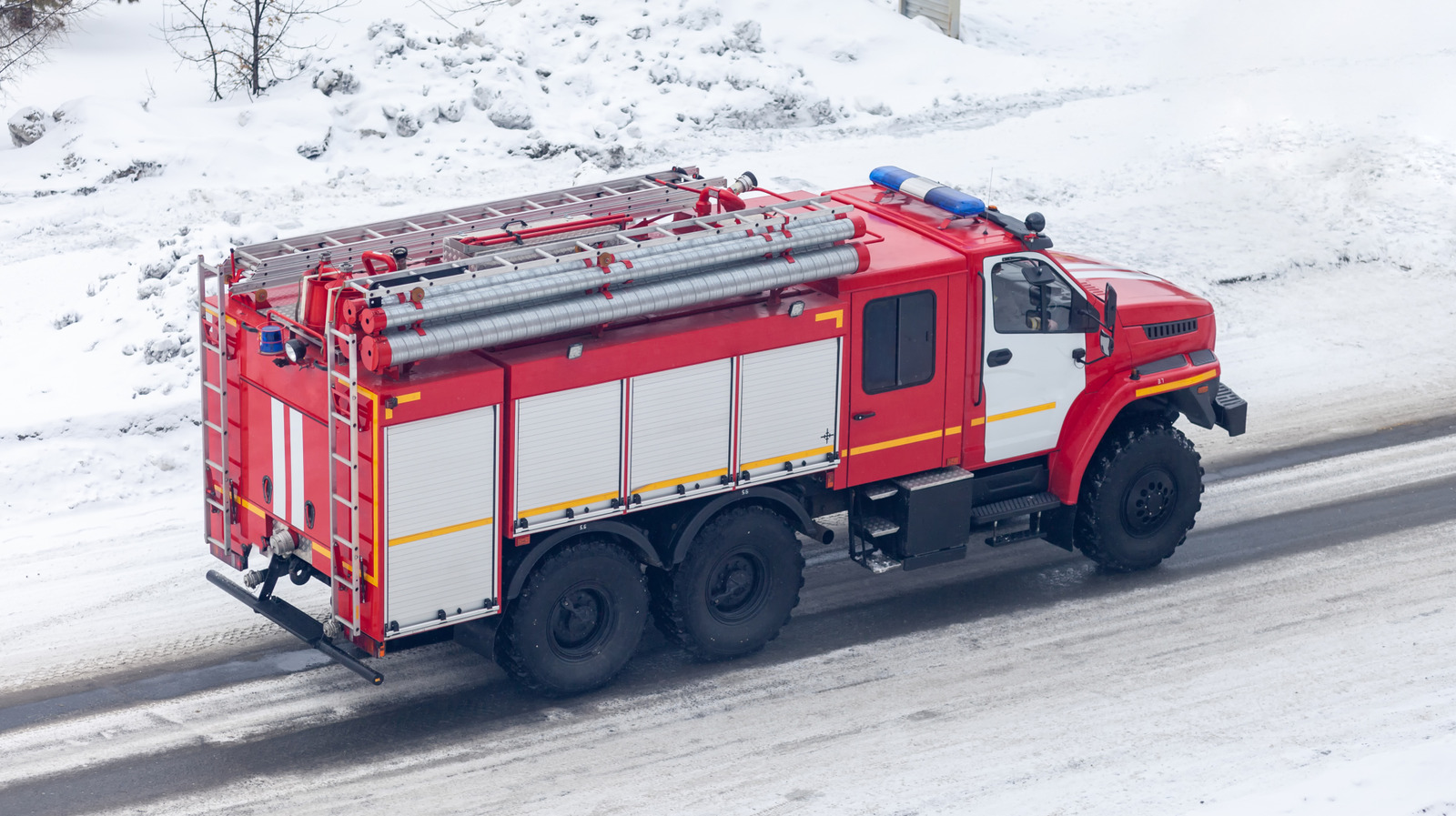 소방차 및 구급차 아래의 체인은 무엇입니까?