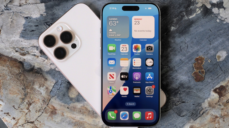 다른 iPhone 화강암 배경 위에 하나의 iPhone