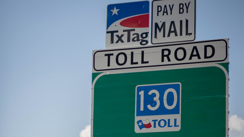 텍사스 주 고속도로 130의 도로 표시.