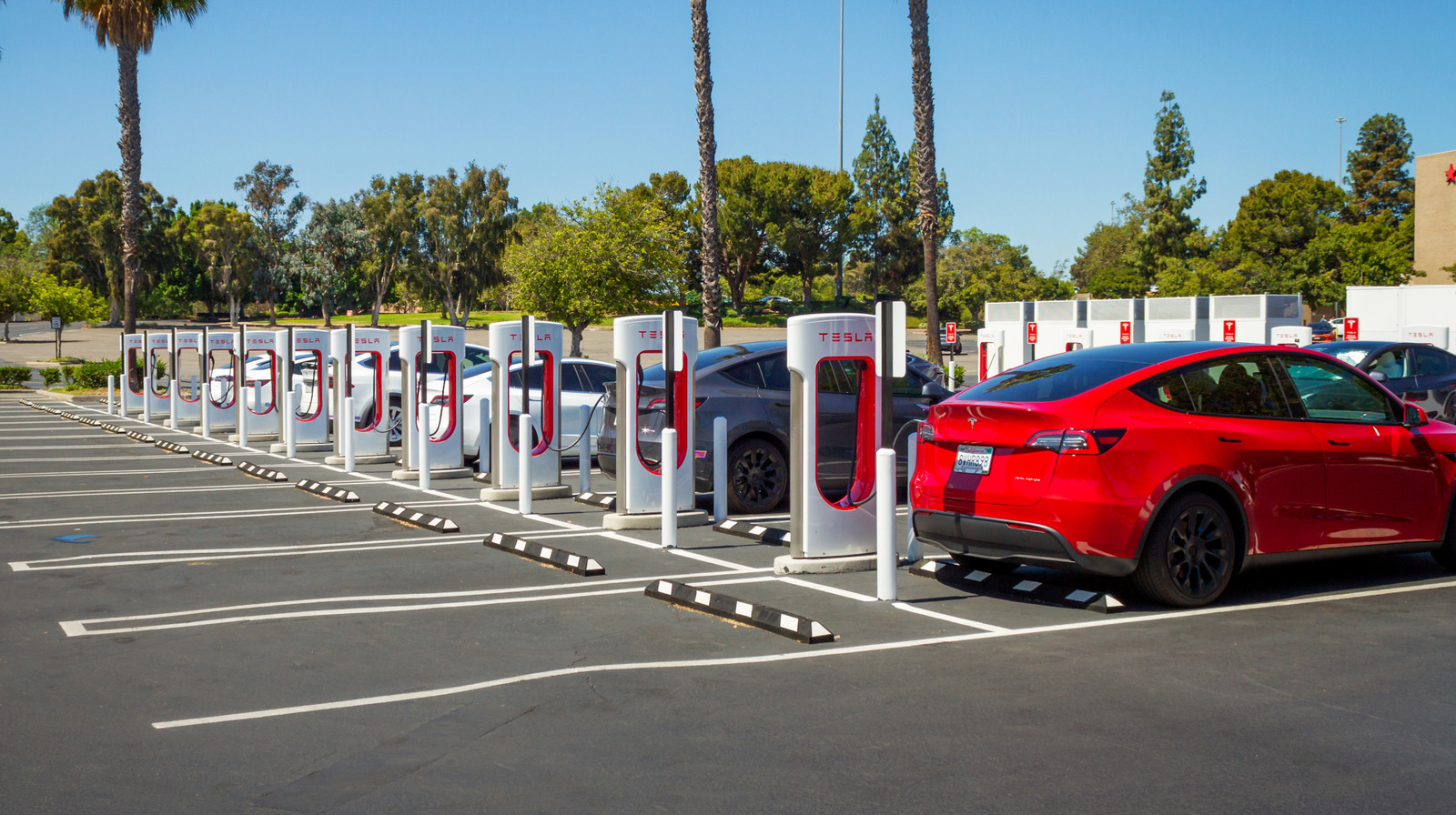 California Scraps State EV 세금 공제 계획 (및 GM을 비난합니다)