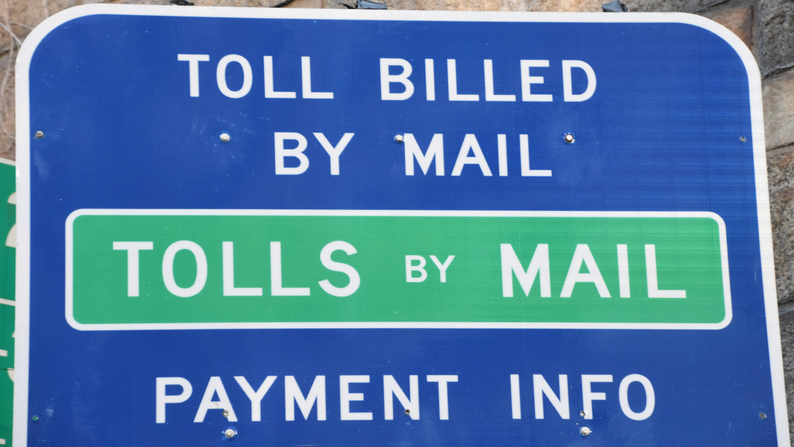 '고스트 플레이트'는 무모한 운전자가 티켓을 피하도록하자 - 이제 NY 경찰은 단속하고있다.