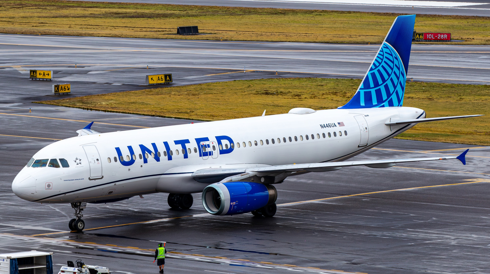 United Airlines가 최근에 많은 항공편을 접지한 이유