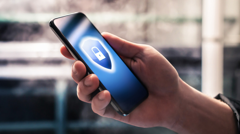 스마트 폰 화면에 표시된 잠금 기호