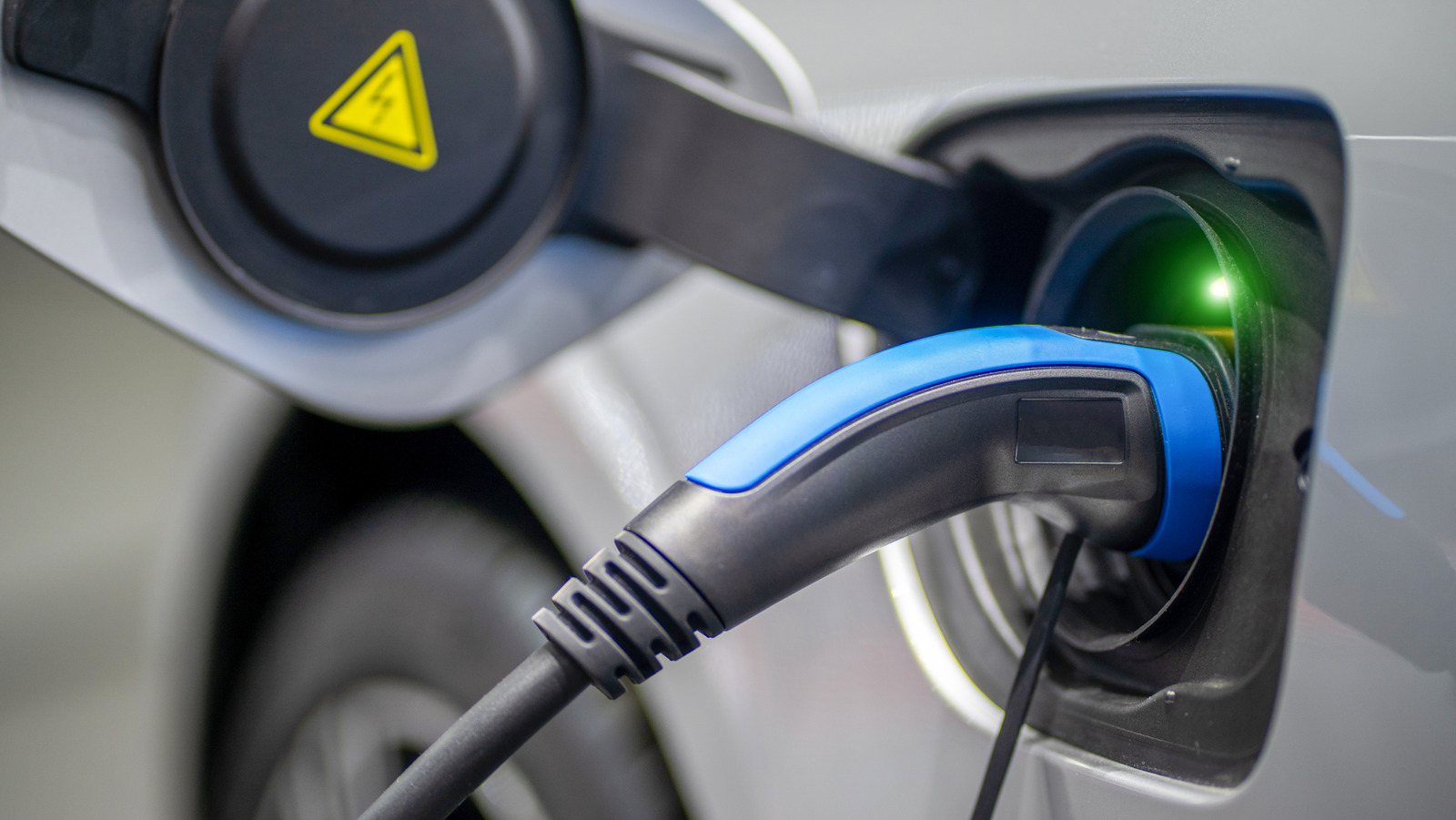 영리한 방법 도시는 EV 충전 문제를 해결하고 있습니다