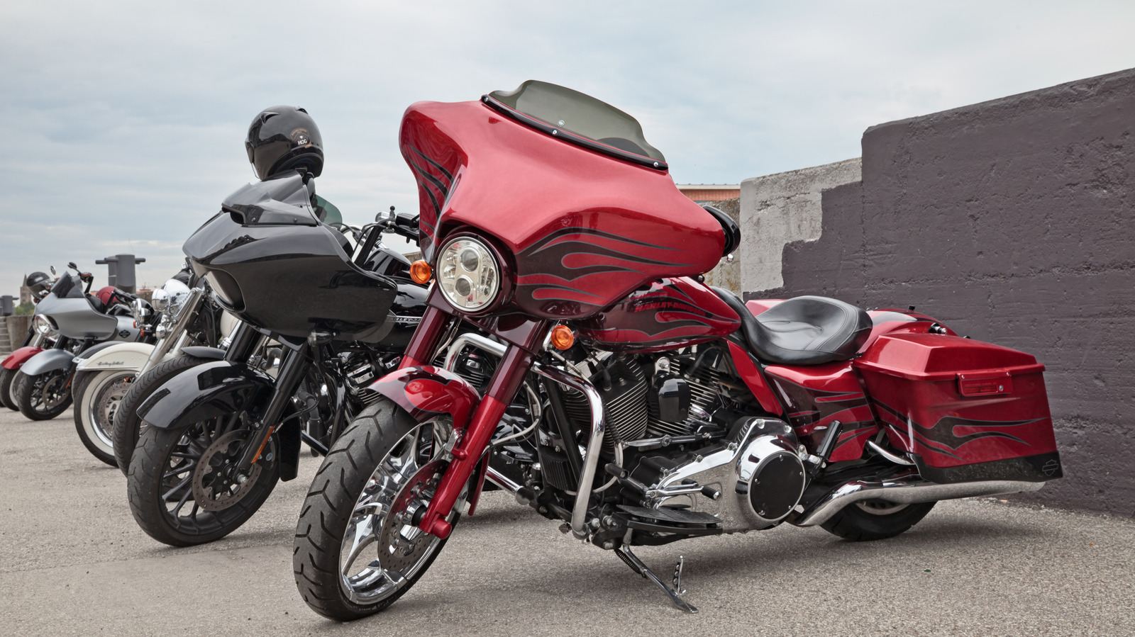 Harley-Davidson에서 FLH는 무엇을 의미합니까?