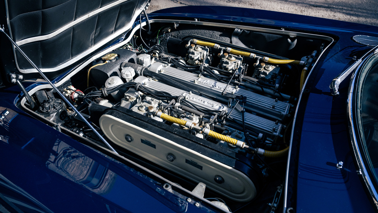 가장 작은 V12 엔진 중 5 개