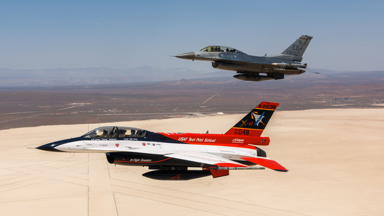 인간 조종사는 실제 공동 파이트에서 AI 대조 F-16과 싸웠습니다.