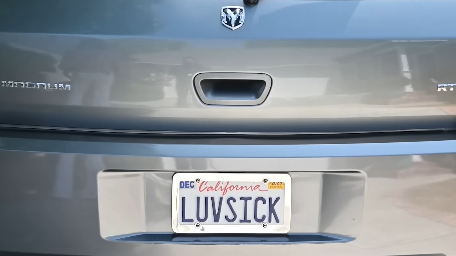 참신 번호판 으로이 캘리포니아 주민은 15 개의 교통 티켓을 얻었습니다.