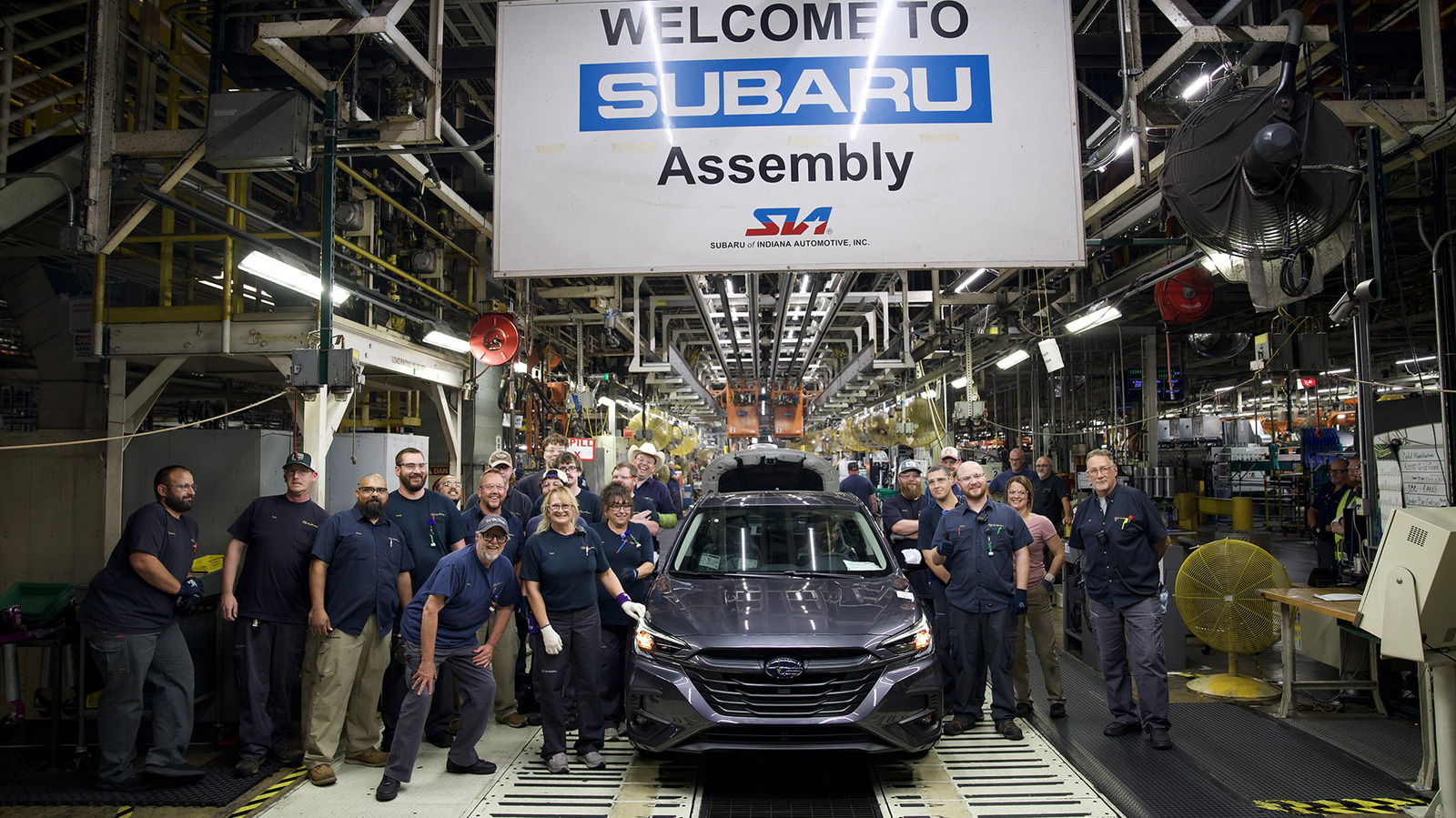 최종 스바루 레거시가 방금 라인을 출발했습니다 - 여기에 중단되는 이유가 있습니다.