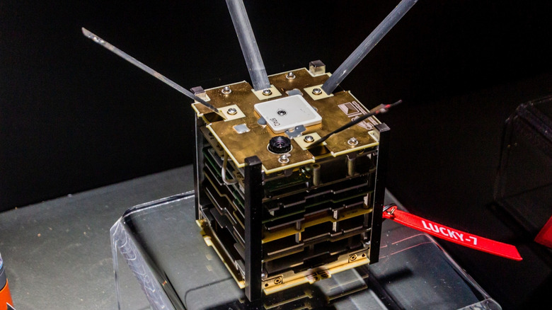 유형의 Cubesat 기술을 사용하는 작은 위성