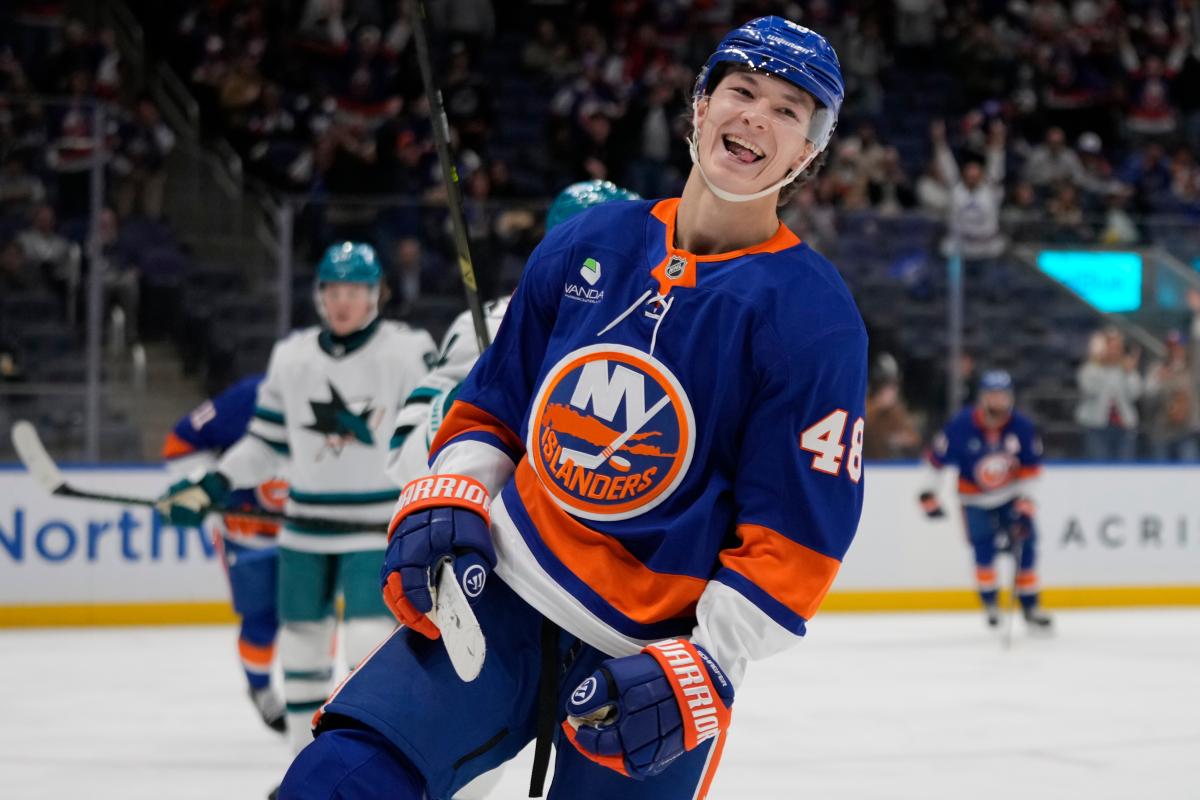Matthew Schaefer는 이제 Calder Trophy 우승 후보로 선정되었습니다.