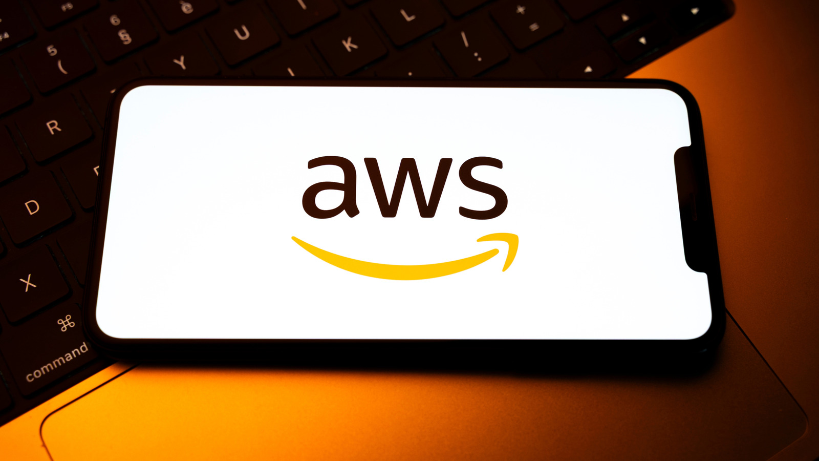 이제 우리는 대부분의 인터넷을 중단시키는 AWS 중단의 원인을 알고 있습니다.