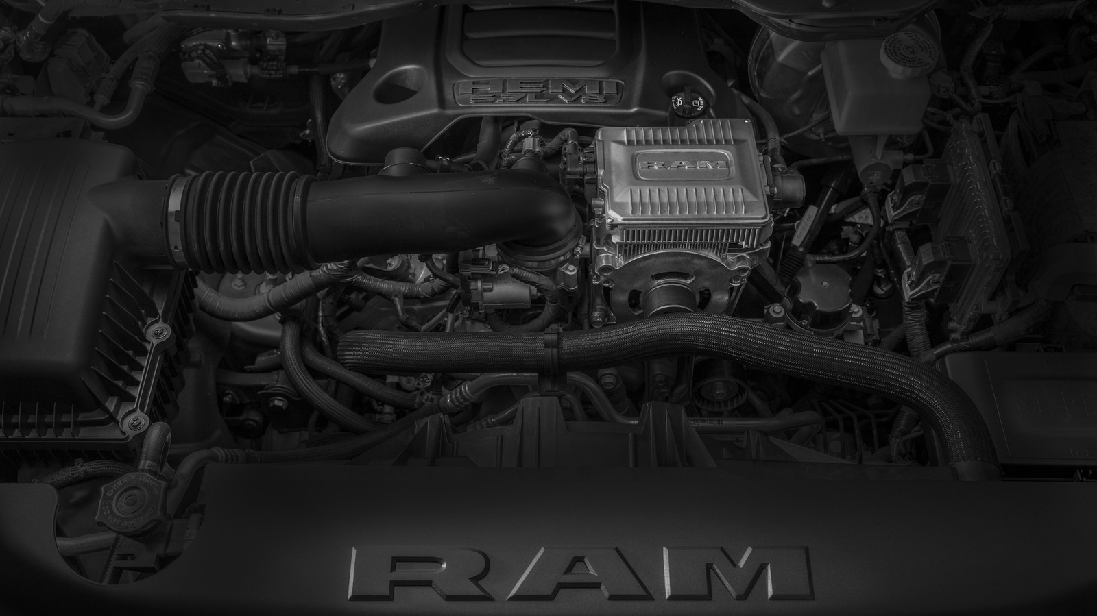 5.7L Hemi 엔진의 성능을 업그레이드할 수 있는 5가지 추가 기능