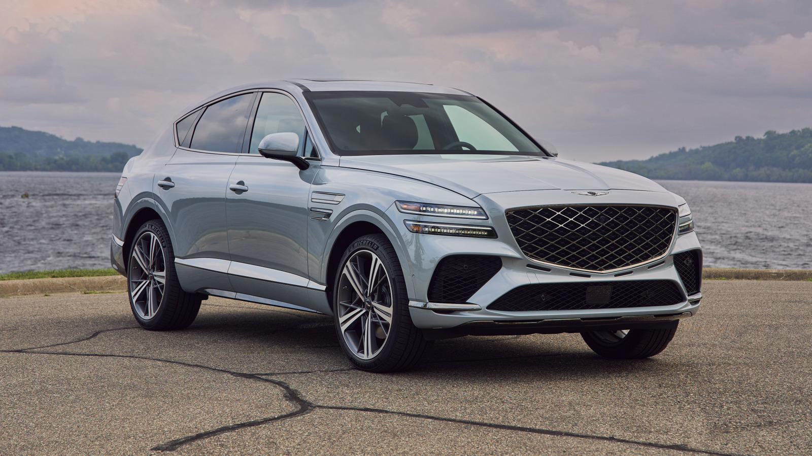 제네시스 엔진은 누가 만들고 현대자동차와 동일한가요?